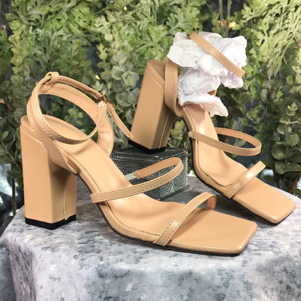Women’s Size 6/6.5M (EUR35) Lt. Tan/Beige 4” Stack Heel Square Toe Sandals ☀️
